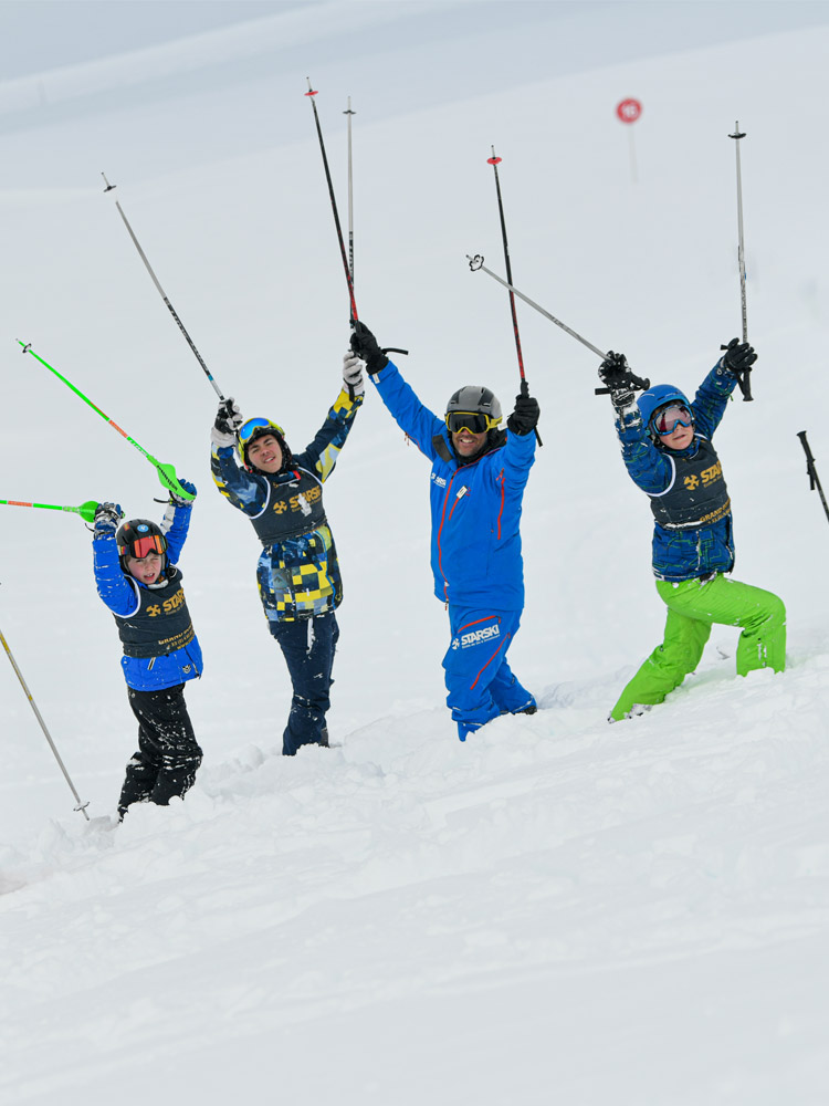 Des boxes du snowpark, en passant par les piquets du stade de slalom et une initiation à la poudreuse, les ados vont adorer les cours Pro Rider.